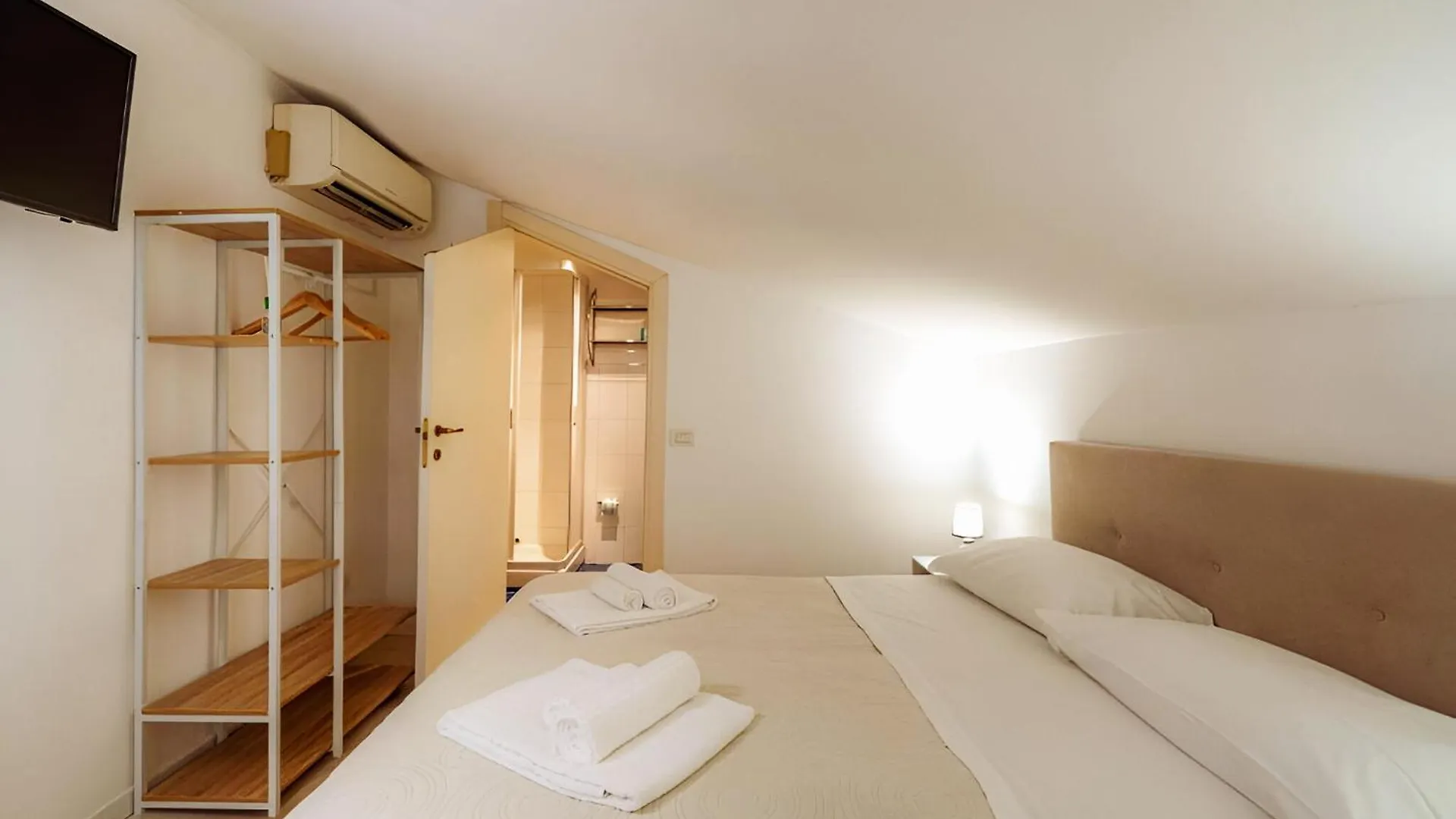 סירקוזה Hotiday Room Collection - Ortigia Opera בית הארחה