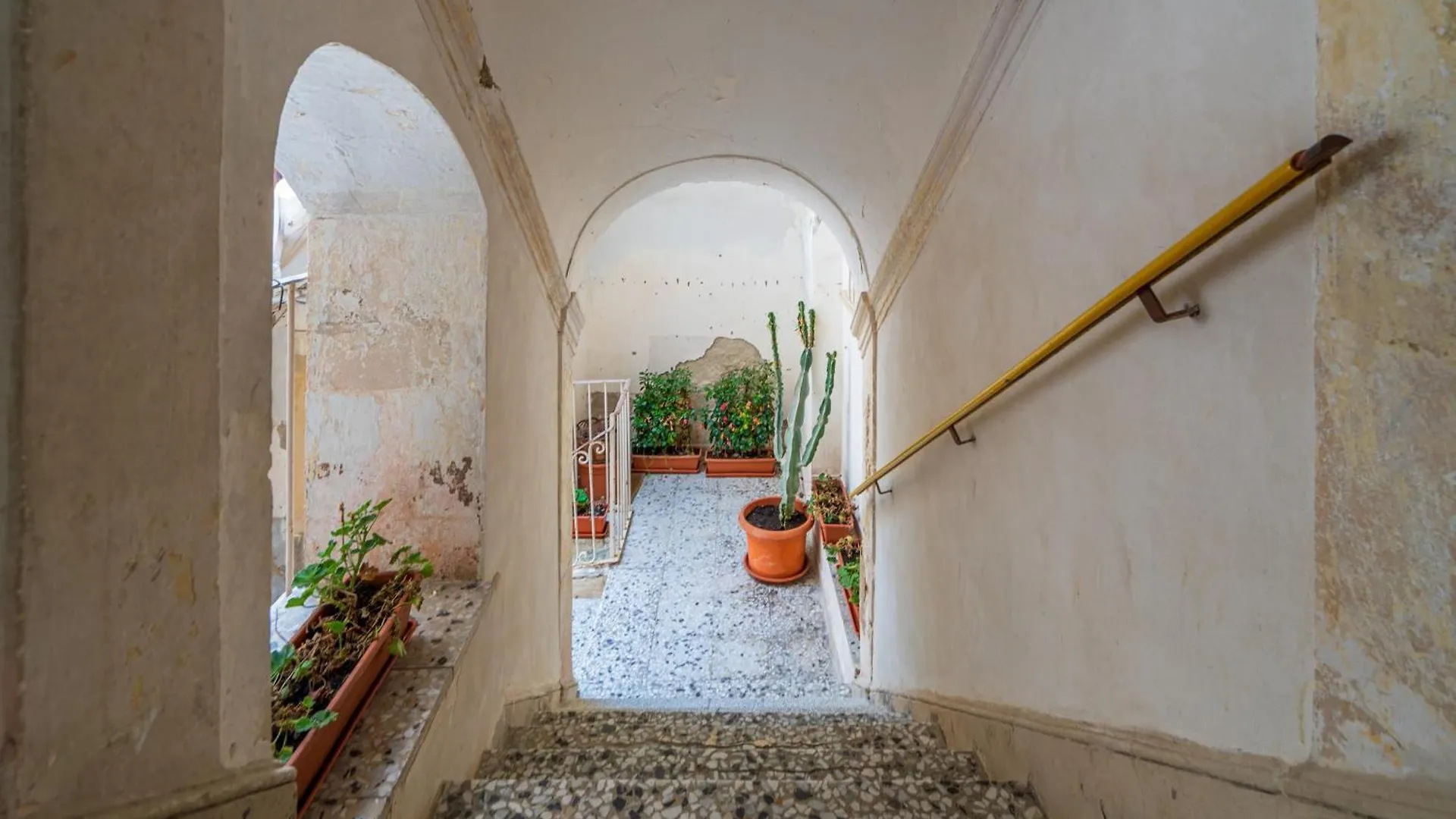 Hotiday Room Collection - Ortigia Opera Syracuse 0*,  Italy